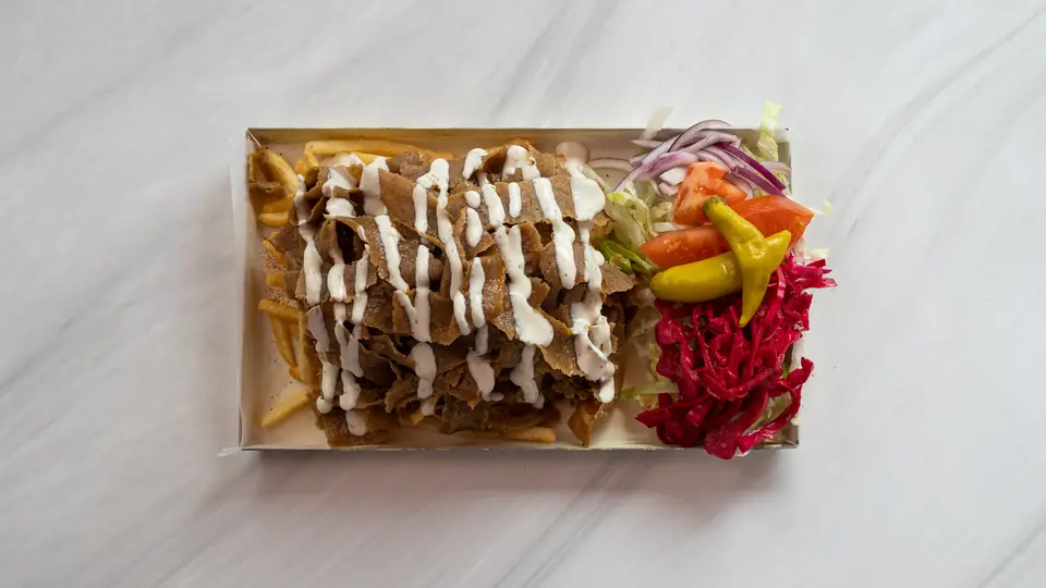 Kebabtallrik med vitlökssås
